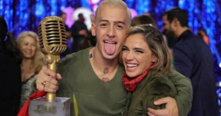 Τα τακούνια, τα παιδικά του χρόνια, το Μενίδι και η σχέση με τον πατέρα του