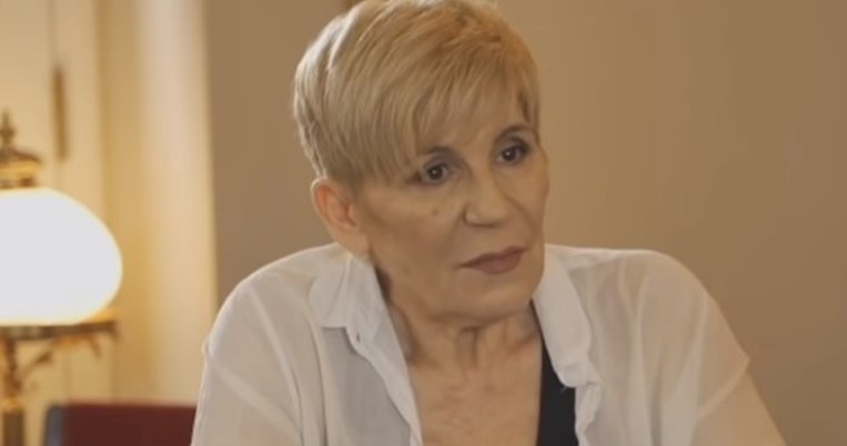 «Έμαθα όταν ήμουν υιοθετημένη στα 13 μου σε συνέλευση πολυκατοικίας»