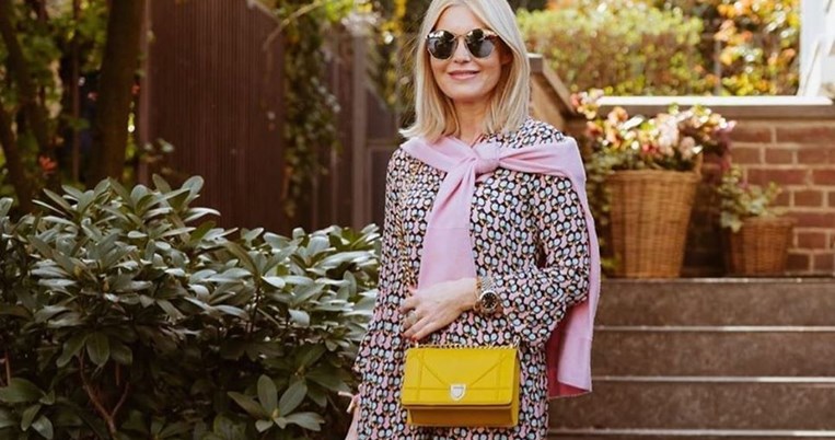 Τα ιδανικά φορέματα γα να κρύψουμε την κοιλίτσα: Μια YouTuber άνω των 40 συμβουλεύει 