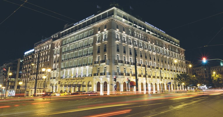 Το ξενοδοχείο Μεγάλη Βρεταννία, μετά από τέσσερις μήνες, υποδέχεται και πάλι τους επισκέπτες του