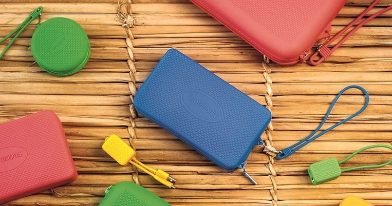 Τα τσαντάκια Havaianas από καουτσούκ που σετάρουν τις αγαπημένες σου σαγιονάρες θα σε ξετρελάνουν