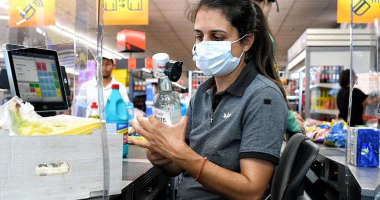 Υποχρεωτική η χρήση μάσκας στα σουπερμάρκετ για όλους από σήμερα: Οι ποινές για παραβάτες