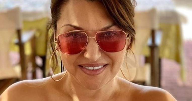 «Είσαι ανιστόρητη»: Η Καίτη Γαρμπή απαντά στη Dua Lipa για τη «Μεγάλη Αλβανία»