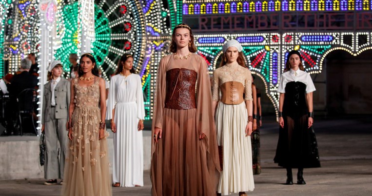 Dior Cruise 2021: Η Maria Grazia Chiuri τίμησε τις παραδόσεις της νότιας Ιταλίας