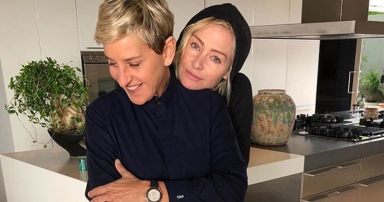 Μέσα στο εντυπωσιακό, καλιφορνέζικο mansion της Έλεν Ντε Τζένερις και της συζύγου της Πόσια ντε Ρόσι