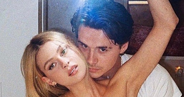 Γονάτισε μπροστά της: Αδημοσίευτες φωτογραφίες από τον αρραβώνα Μπρούκλιν Μπέκαμ και Νίκολα Πελτζ