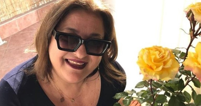 «Η μαμά φυτεύει το νυχτολούλουδο»: Τρυφερές φωτό της μητέρας της Ελισάβετ Κωνσταντινίδου