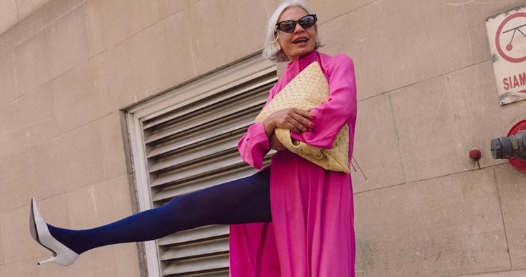 Η πιο κομψή 55χρονη Instagrammer: Έκανε το υπέρτατο ντύσιμο του καλοκαιριού με οικονομικά κομμάτια