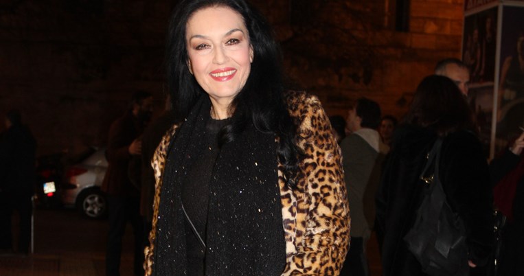 Η Ελένη Φιλίνη απαρνήθηκε τα μακριά, μαύρα μαλλιά της: Η μεγάλη αλλαγή μετά από πολλά χρόνια 