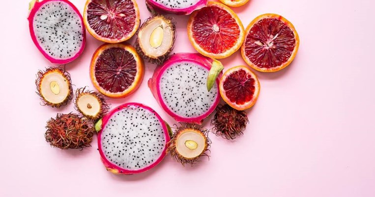 Μετά τα πενήντα: Απώλεια κιλών και λάμψη στο πρόσωπο με τη δίαιτα του κολλαγόνου