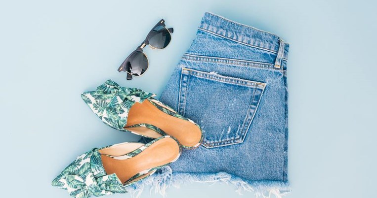 «Ρώτησα τις πιο στιλάτες γυναίκες στον κόσμο τι βάζουν πάντα στη βαλίτσα των διακοπών τους»