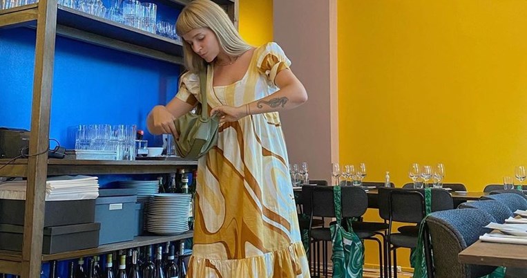 Το μυστικό για να δείχνουμε ψηλότερες με το ντύσιμό μας. Τι συμβουλεύει μια σχεδιάστρια ρούχων