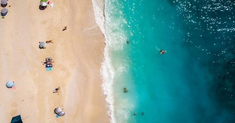 Για να πας στις ωραιότερες παραλίες δεν χρειάζεσαι καν πλοίο: Οδοιπορικό στη Λευκάδα