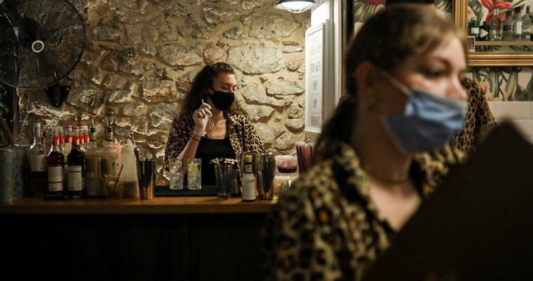 Τέλος τα εστιατόρια-μπαρ μετά τις 12 και στην Αττική: Ανακοινώθηκαν τα νέα μέτρα για τον κορονοϊό