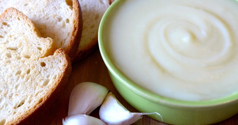 2 τοπ συνταγές για σκορδαλιά από τον Πετρετζίκη και την Μπαρμπαρίγου