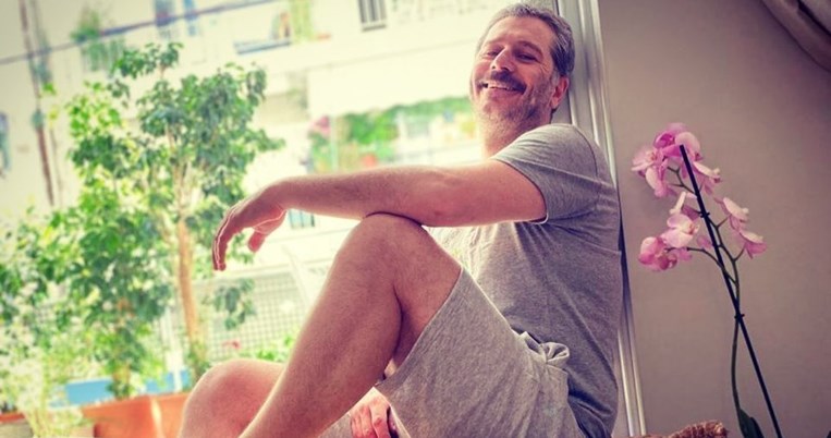 Kαι τρεις μαζί, αγκαλιά: Ο Αλέξανδρος Μπουρδούμης δείχνει για πρώτη φορά τον γιο του