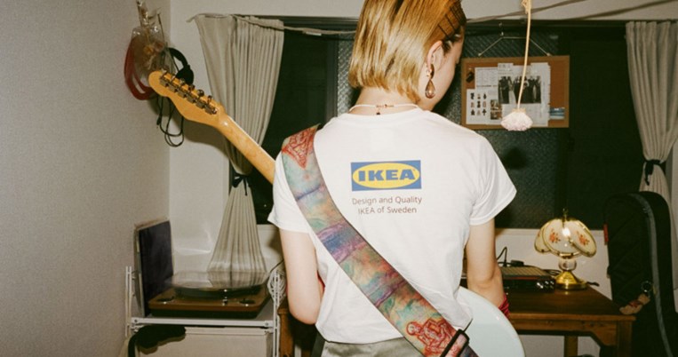 Το IKEA μόλις κυκλοφόρησε ρούχα και αξεσουάρ με το απόλυτα σύνθετο όνομα Efterträda