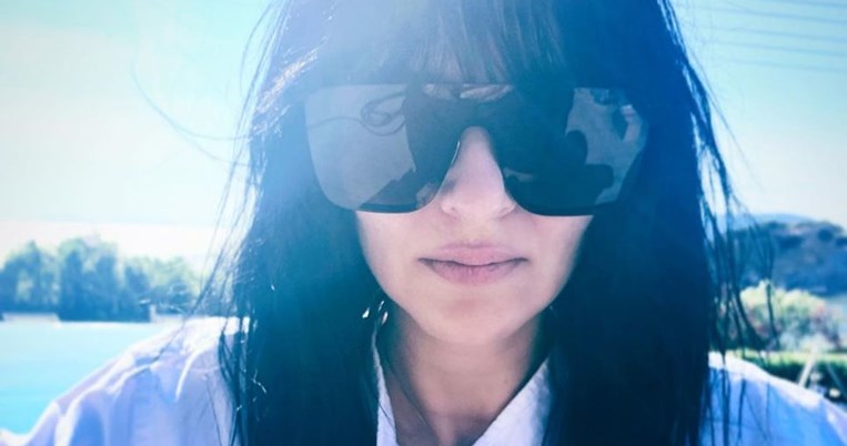 «"Κλεφτήκαμε" ένα δύσκολο καλοκαίρι»: Η Ζενεβιέβ Μαζαρί ανέβασε μία φωτογραφία από τον γάμο της