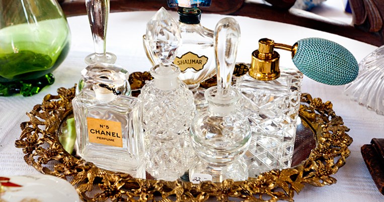 Καλλυντικά με vintage πακετάρισμα που όμως φέρνουν φρέσκο αέρα