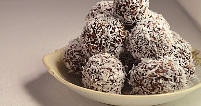 Το πιο ωραίο γλυκό της Σαρακοστής: Νηστίσιμες τρούφες καρύδας