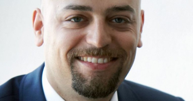 «Ως αυθεντία δέχονται τον αστρολόγο, τη χαρτορίχτρα, τον μητροπολίτη, τον Σώρρα, όχι τον επιστήμονα»