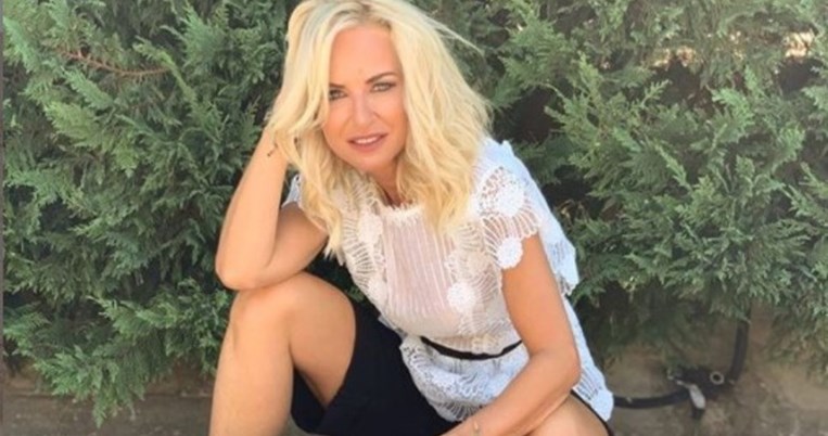 Η Μαρία Μπεκατώρου πιο ανανεωμένη από ποτέ με το πιο στιλάτο μαγιό του καλοκαιριού