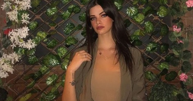 Η 25χρονη Τζένη Καζάκου σε throwback φωτογραφία με τον παππού της, Κώστα: Μια αγαπημένη οικογένεια