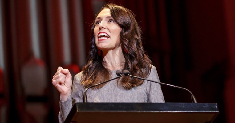 Σε ένα παράλληλο σύμπαν: Η Νέα Ζηλανδία πέρασε νόμο που διασφαλίζει ίσες αμοιβές γυναικών-αντρών