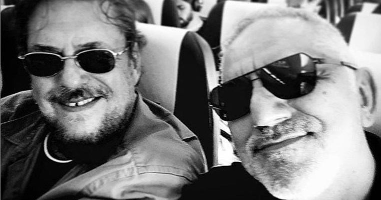 «Μα η φιλία είναι φιλία, θέλει παιχνίδι και ταξίδι κι αλητεία»