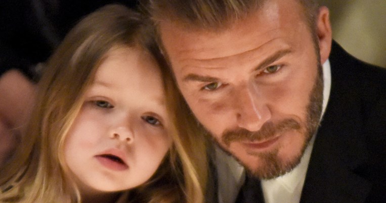 O Ντέιβιντ Μπέκαμ έραψε φόρεμα για την κούκλα της 4χρονης κόρης του.