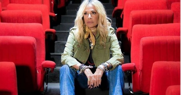 «Δεν θα ξεχαστεί το χαμόγελο σου». Το νέο, συγκινητικό τραγούδι της Βίσση για τον Ζακ Κωστόπουλο