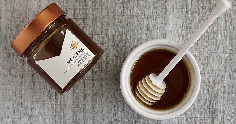 Οικογένεια της Λέσβου παράγει ένα προϊόν που βραβεύτηκε στο Λονδίνο: «Και τα αγκάθια κρύβουν μέλι»