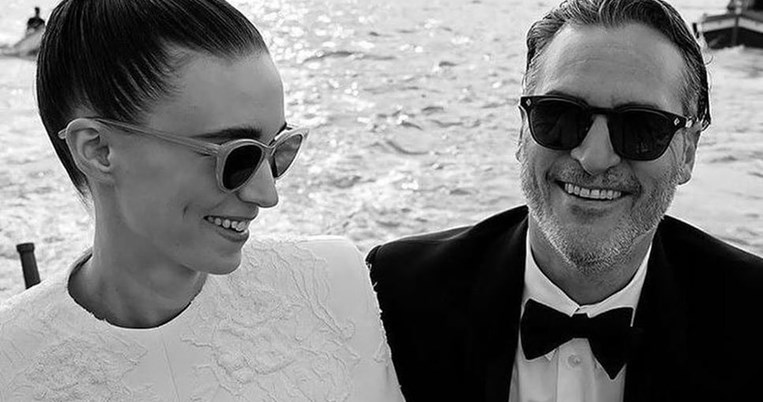 Ο Χοακίν Φίνιξ και η Ρούνεϊ Μάρα έγιναν γονείς: Ονόμασαν τον νεογέννητο γιο τους Ρίβερ