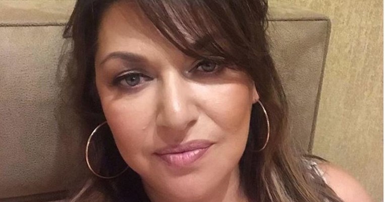 «Καλημέρα! Άβαφτη, αχτένιστη και φρεσκοκουρεμένη»: Η Καίτη Γαρμπή σε μια όμορφη στιγμή της