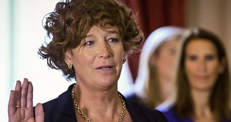 Γράφει ιστορία: Η τρανσέξουαλ Πέτρα ντε Σούτερ ορκίστηκε αντιπρόεδρος της κυβέρνησης Βελγίου 