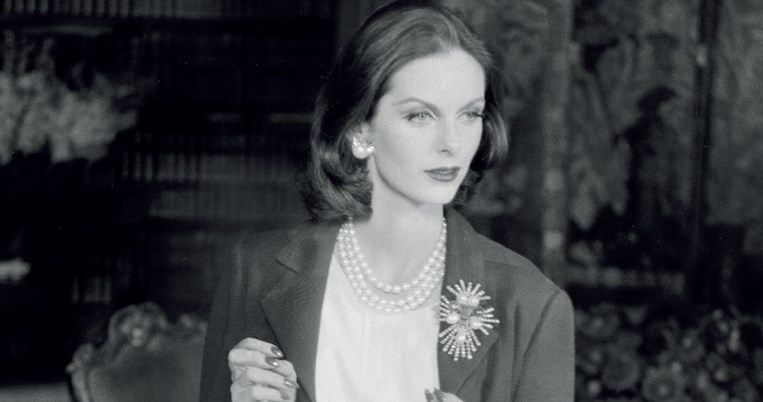 Μια αίθουσα αφιερωμένη στο N°5: Μια επική ρετροσπεκτίβα για τη Chanel στο Παλαί Γκαλιερά στο Παρίσι