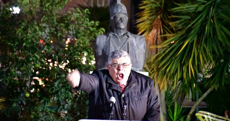 «Ο μέσα χρυσαυγίτης ζει και προς το παρόν ξεσπάει στα social με κατάρες, βρισιές, μίσος»