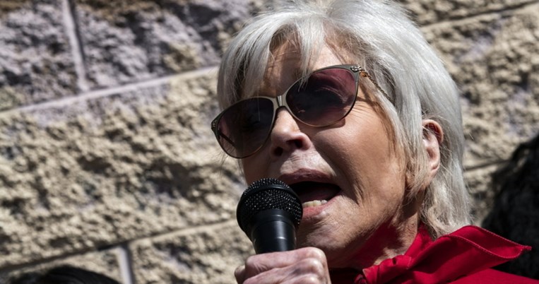 «Η COVID είναι το δώρο του Θεού προς την Αριστερά. Ναι, είναι φρικτό που το λέω»