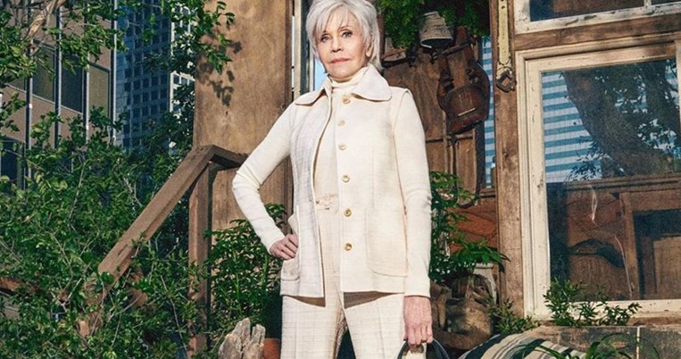 Η μόδα δεν έχει ηλικία: H 82χρονη Τζέιν Φόντα ποζάρει με τις πιο σέξι δερμάτινες μπότες στιλέτο 