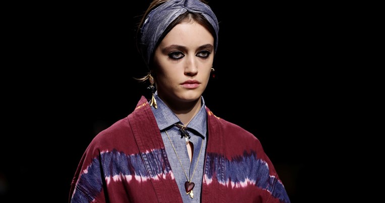 «Θέλουμε κάτι που γεννά επιθυμία, αλλά πιο άνετο»: Ο οίκος Dior ορίζει το λουκ της νέας εποχής