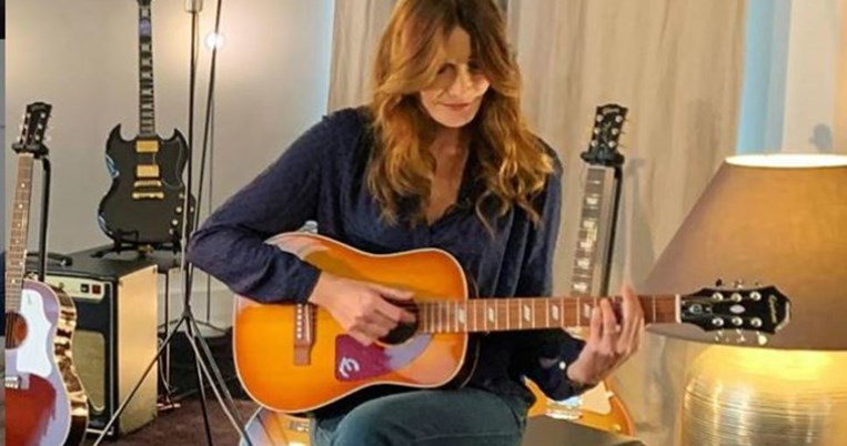 «Τη δεύτερη φορά πήγαμε σπίτι και κάναμε έρωτα»: Η Κάρλα Μπρούνι μιλάει για τον Νικολά Σαρκοζί