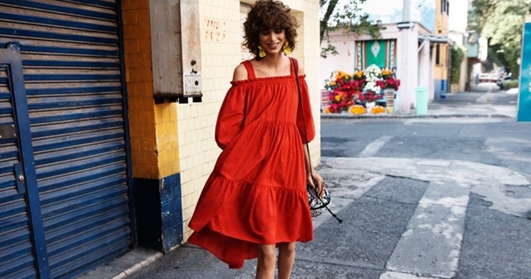 Κοστίζει 19.99 ευρώ και είναι το μόνο φόρεμα που χρειάζεστε για το καλοκαίρι