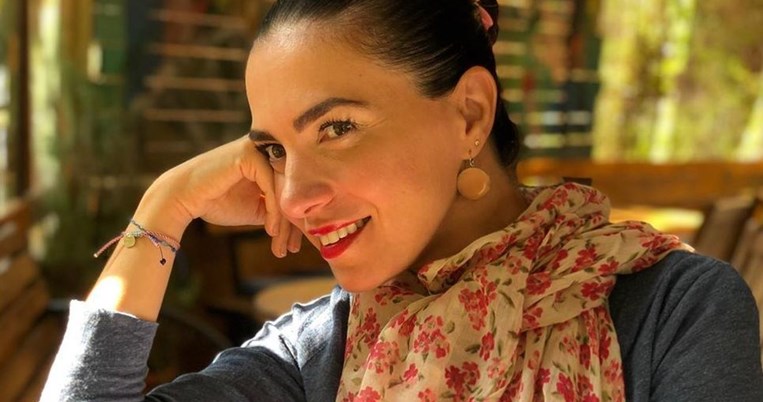 Αδημοσίευτες φωτογραφίες της Φωτεινής Δάρρα από τον «μυστικό» γάμο της: Δαντέλα και κόκκινο κραγιόν