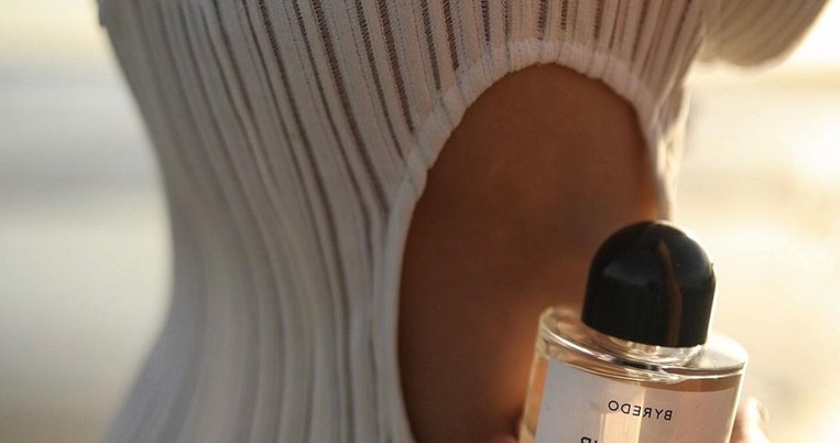 Αγαπάμε τα λουλουδάτα αρώματα. Αλλά αυτά τα unisex ευχαρίστως θα τα μοιραζόμασταν με το σύντροφό μας