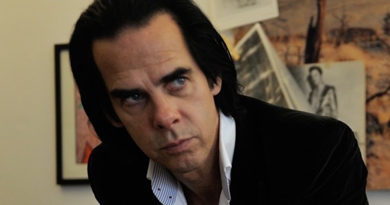 «Τον Ιούνιο ένας από τους καλύτερούς μου φίλους πέθανε στα 46»: To γράμμα του Στάθη στον Νικ Κέιβ