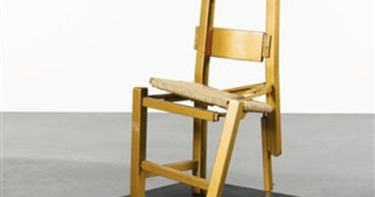 «Ένας θρόνος είναι ένα σύμβολο εξουσίας, ένας σπασμένος θρόνος τι είναι;»