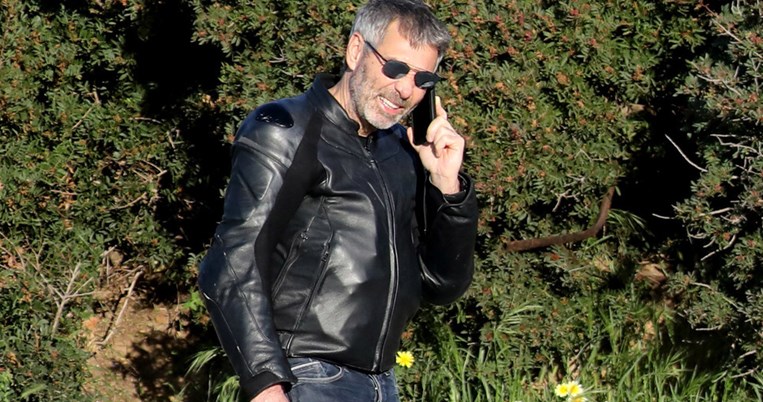 Χρήστης του φέισμπουκ έβρισε τον Θοδωρή Αθερίδη για την προτροπή χρήση μάσκας 