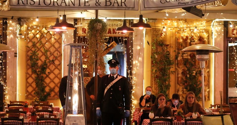 Αντί για το φαγητό πληρώνεις την ώρα: Η Ιταλία βρήκε τον τρόπο να «σώσει» τα εστιατόρια της
