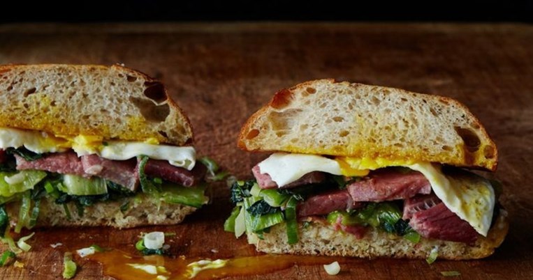 Φτιάξτε αυτό το λαχταριστό σάντουιτς για το πρωινό σας και θα μας θυμηθείτε