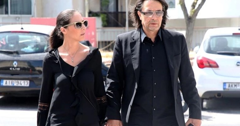 «Η σύζυγός μου δεν είναι φαν μου και χαίρομαι για αυτό»: Ο Γιάννης Κότσιρας ξαφνιάζει